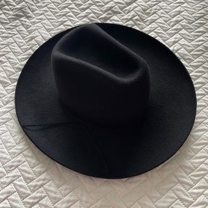 NWT lack of color hat, size S, black gold finger